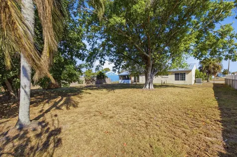 402 Sw Eastport Circle Port Saint Lucie FL 34953