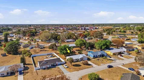 402 Sw Eastport Circle Port Saint Lucie FL 34953