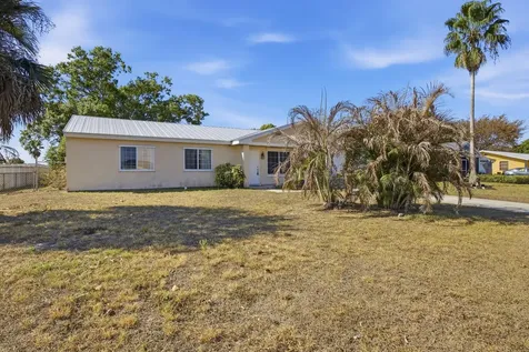 402 Sw Eastport Circle Port Saint Lucie FL 34953