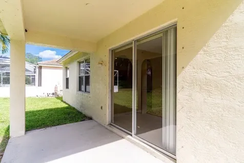 806 SW Rocky Bayou Terrace Port Saint Lucie FL 34986