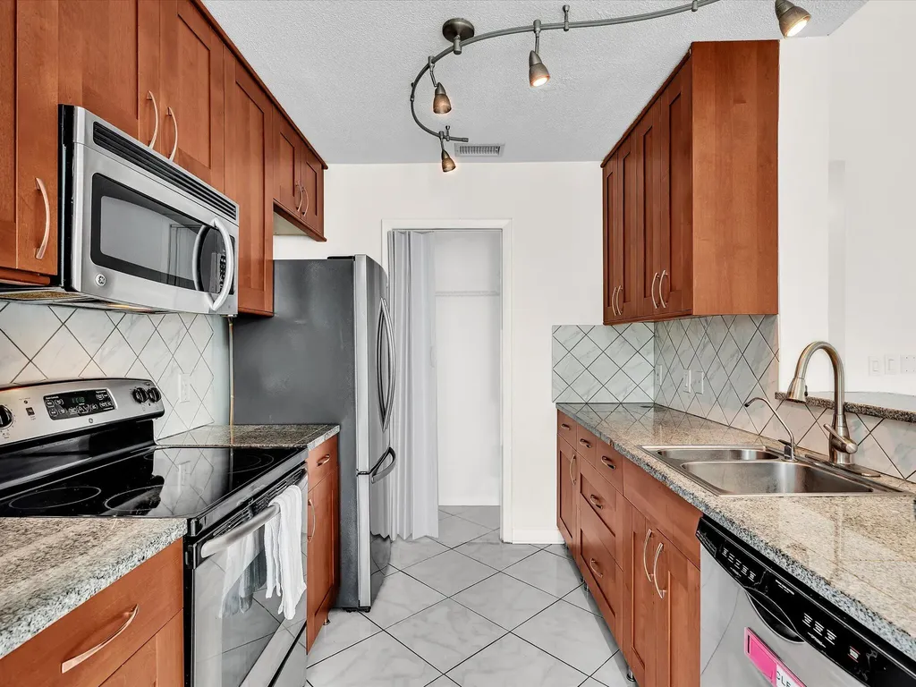 815 W Boynton Beach Boulevard Boynton Beach FL 33426