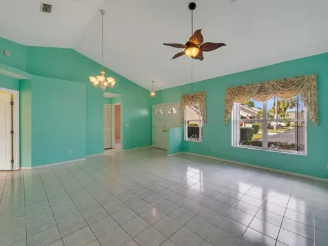 352 Nw Tuscany Way Port Saint Lucie FL 34986