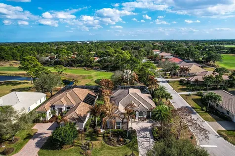 8052 Links Way Port Saint Lucie FL 34986