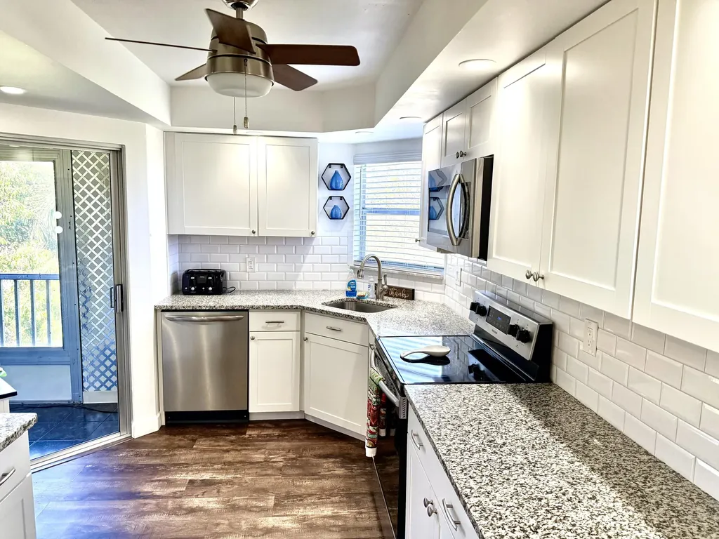 3524 Via Poinciana Lake Worth FL 33467