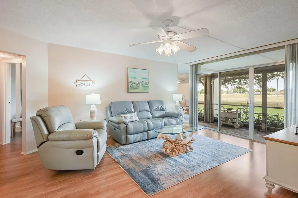 3755 Via Poinciana Lake Worth FL 33467