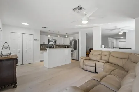 324 Se Bloxham Way Stuart FL 34997