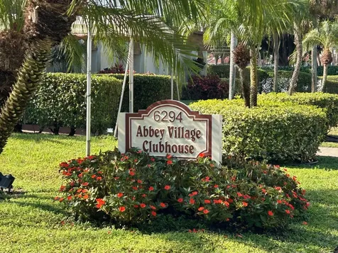 25 Abbey Lane Delray Beach FL 33446