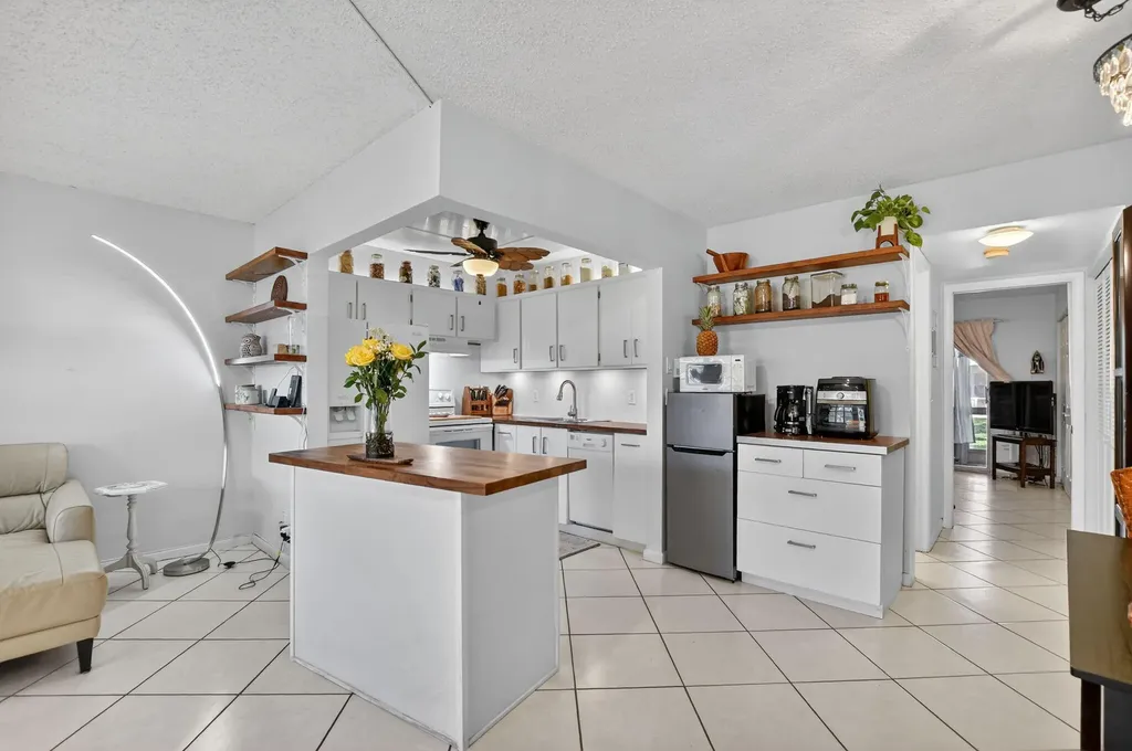 290 Oakridge Q Deerfield Beach FL 33442