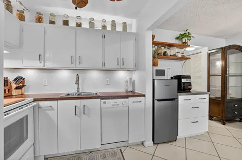 290 Oakridge Q Deerfield Beach FL 33442