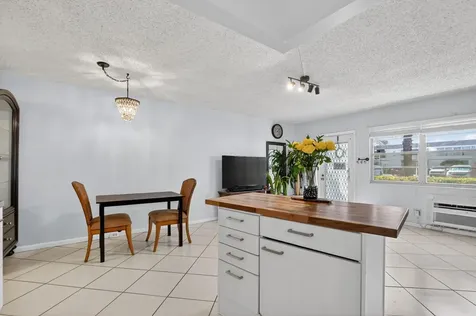 290 Oakridge Q Deerfield Beach FL 33442