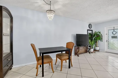 290 Oakridge Q Deerfield Beach FL 33442