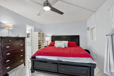 290 Oakridge Q Deerfield Beach FL 33442