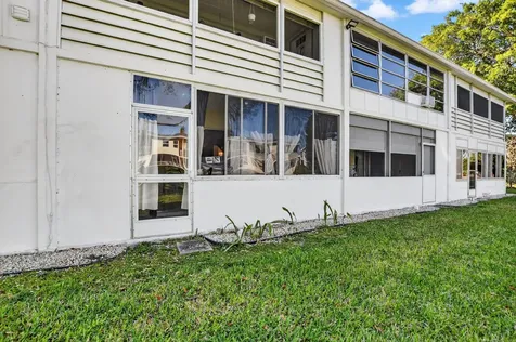 290 Oakridge Q Deerfield Beach FL 33442