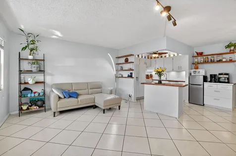 290 Oakridge Q Deerfield Beach FL 33442