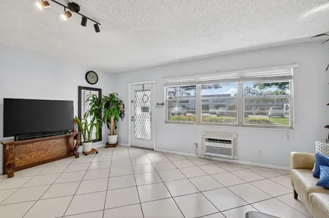 290 Oakridge Q Deerfield Beach FL 33442