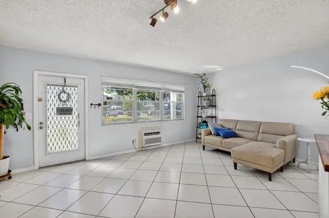 290 Oakridge Q Deerfield Beach FL 33442