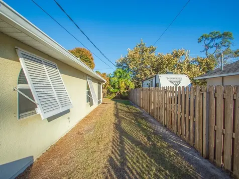 1726 16th Avenue Vero Beach FL 32962