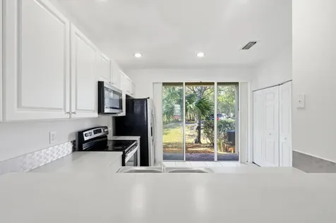 687 Nw 42nd Avenue Plantation FL 33317