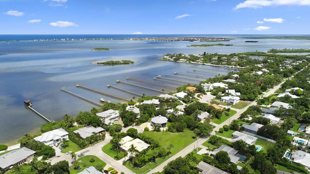 18 Cranes Nest Sewalls Point FL 34996