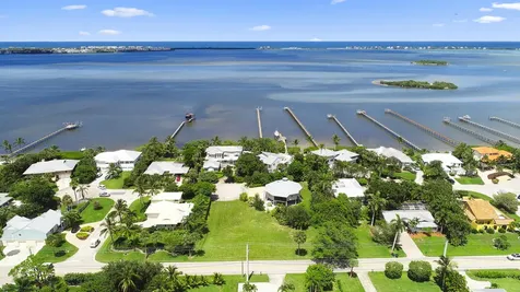 18 Cranes Nest Sewalls Point FL 34996