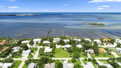 18 Cranes Nest Sewalls Point FL 34996