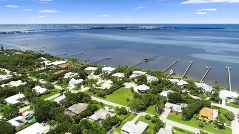 18 Cranes Nest Sewalls Point FL 34996