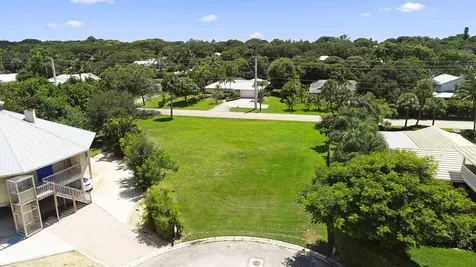 18 Cranes Nest Sewalls Point FL 34996