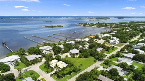 18 Cranes Nest Sewalls Point FL 34996