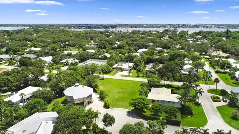 18 Cranes Nest Sewalls Point FL 34996