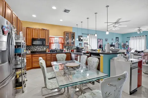 261 Ne 41st Street Oakland Park FL 33334