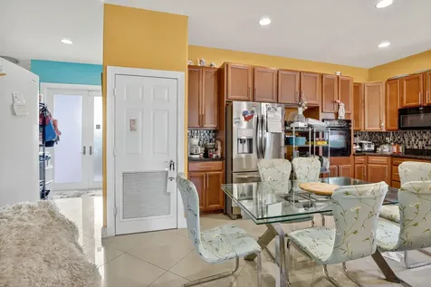 261 Ne 41st Street Oakland Park FL 33334