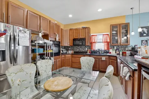 261 Ne 41st Street Oakland Park FL 33334