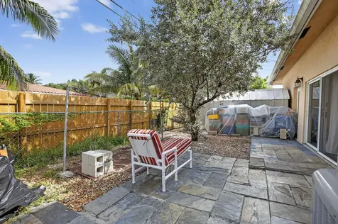 261 Ne 41st Street Oakland Park FL 33334