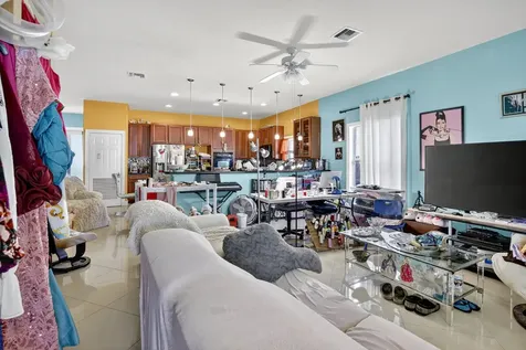 261 Ne 41st Street Oakland Park FL 33334