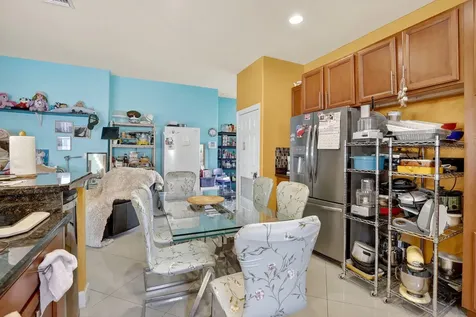 261 Ne 41st Street Oakland Park FL 33334
