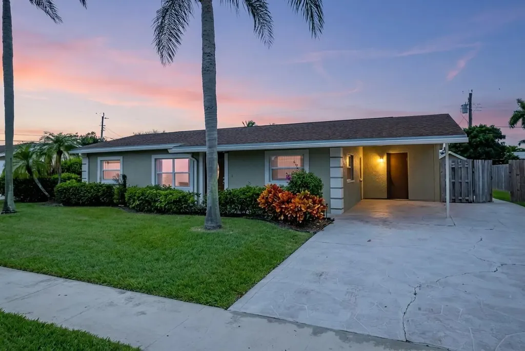 425 Palo Alto Drive Palm Springs FL 33461