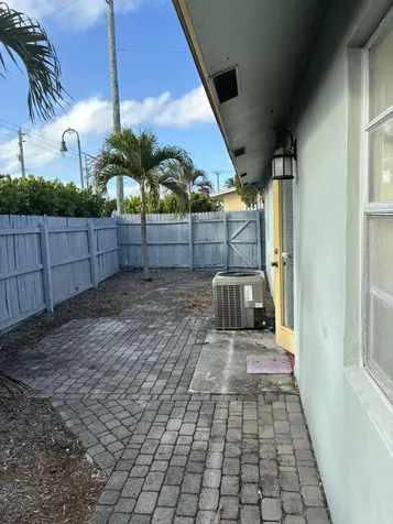 233 W Pine Terrace West Palm Beach FL 33405