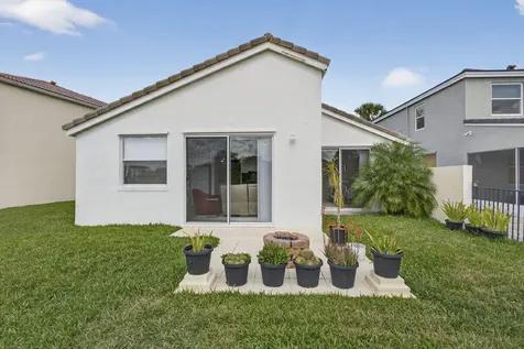 7758 Oak Grove Circle Lake Worth FL 33467