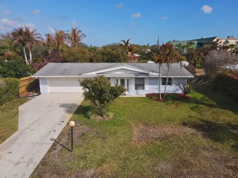 1385 Ne Hilltop Street Jensen Beach FL 34957