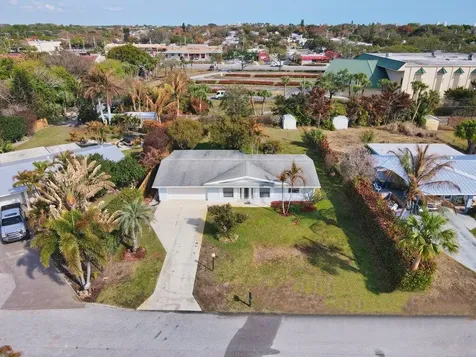 1385 Ne Hilltop Street Jensen Beach FL 34957