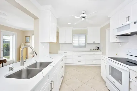 2392 Sw 11th Avenue Boynton Beach FL 33426