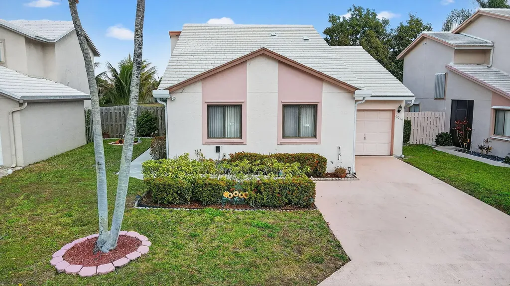 6049 Strawberry Lakes Circle Lake Worth FL 33463