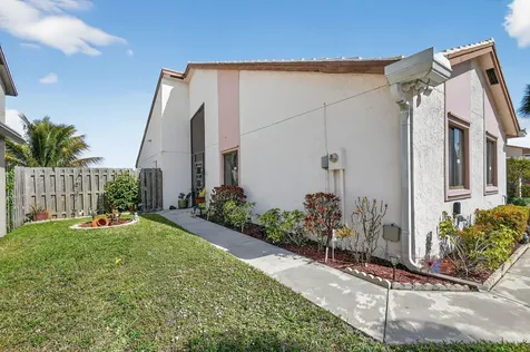 6049 Strawberry Lakes Circle Lake Worth FL 33463