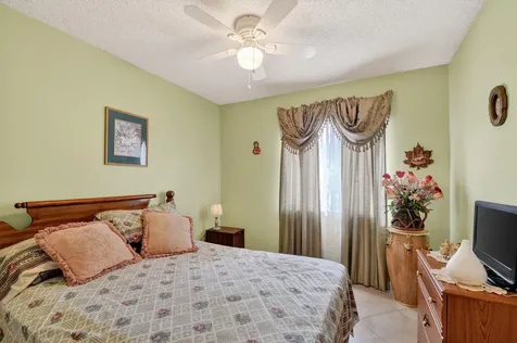 6049 Strawberry Lakes Circle Lake Worth FL 33463