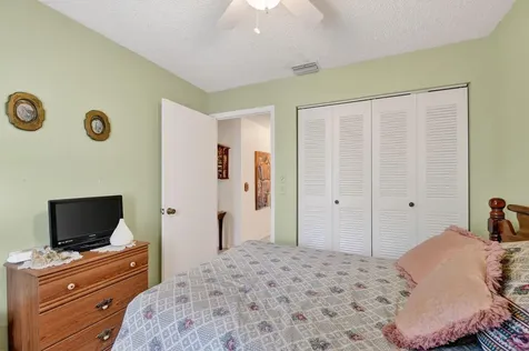 6049 Strawberry Lakes Circle Lake Worth FL 33463