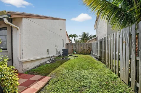 6049 Strawberry Lakes Circle Lake Worth FL 33463