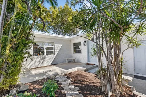 825 NE 6th Avenue Delray Beach FL 33483