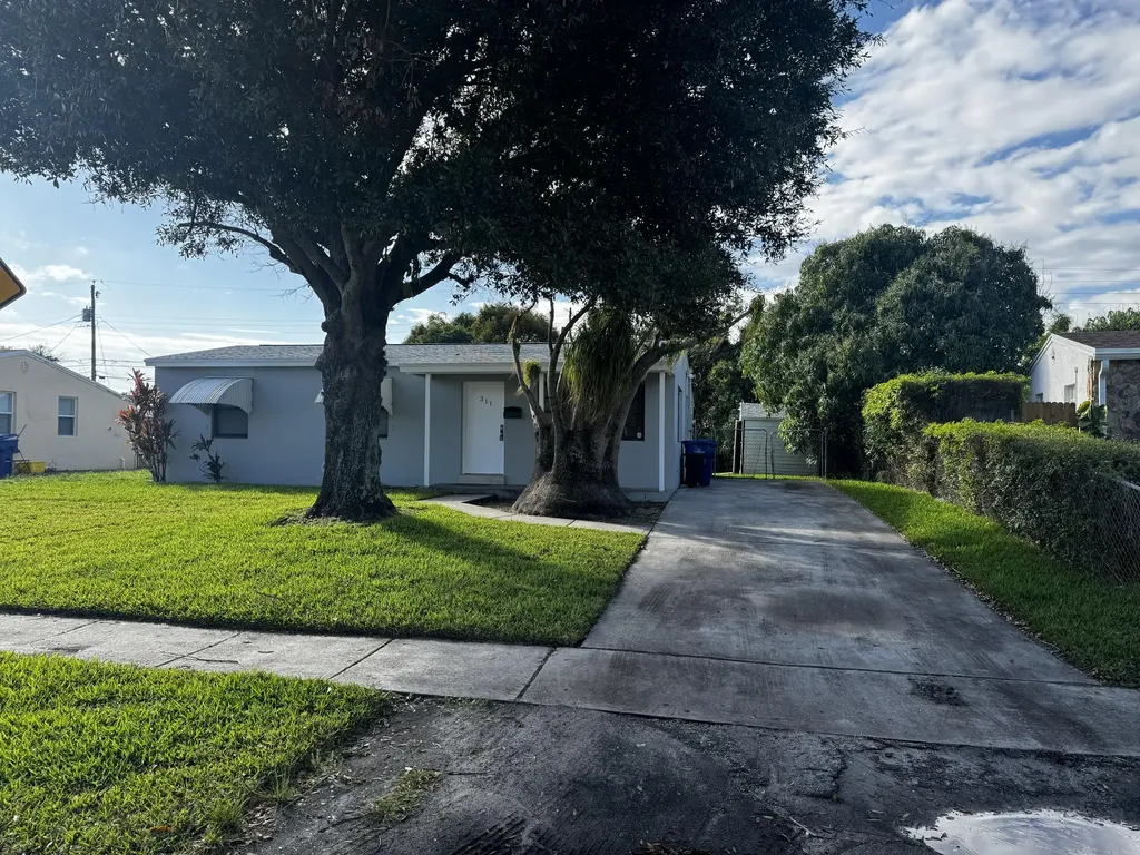 311 W 29th Street Riviera Beach FL 33404