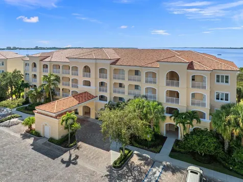 27 Harbour Isle Drive Hutchinson Island FL 34949
