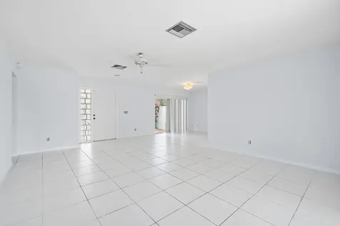 9400 Se Little Club Way Jupiter FL 33469